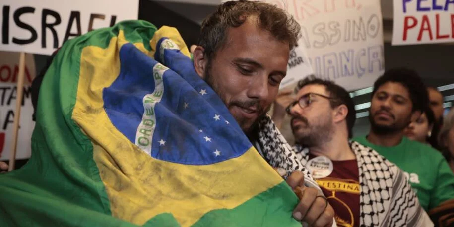Thiago Ávila enfrenta dor com morte da mãe enquanto prisão é prorrogada em Israel