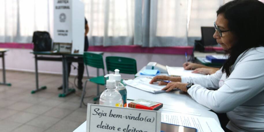 TREs abrem inscrições para mesários voluntários nas eleições de 2026 e oferecem benefícios