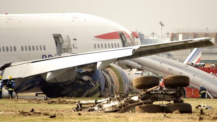 Tripulação de avião enfrenta dilema crítico: evacuação não é automática!