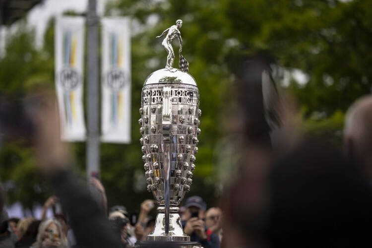 Troféu Borg-Warner: escultura de prata e erros marcam história da Indy 500
