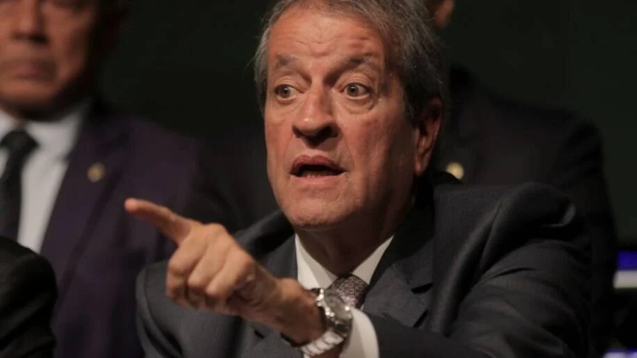 Valdemar Costa Neto defende Ciro Nogueira no palanque de Flávio Bolsonaro após polêmica