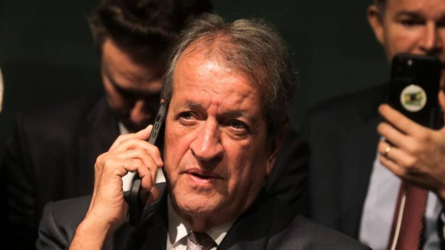 Valdemar Costa Neto nega prazo para avaliar candidatura de Flávio Bolsonaro e gera polêmica