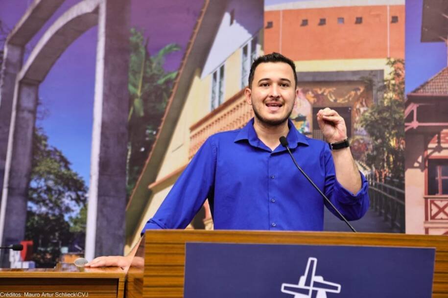 Vereador Lucas Souza sanciona lei que transforma empresas em 'solidárias' em Joinville