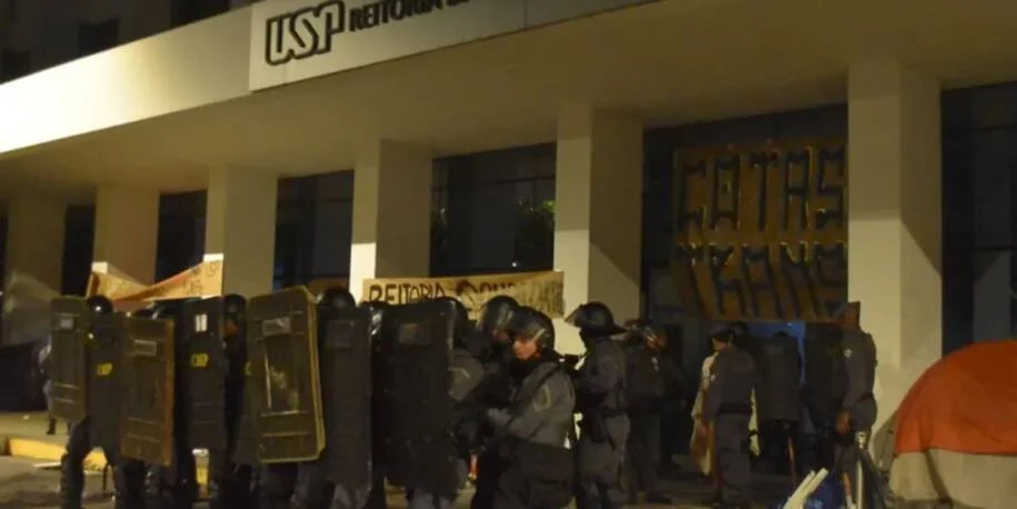 Vereadores Rubinho Nunes e Adrilles Jorge provocam estudantes e geram confronto em SP
