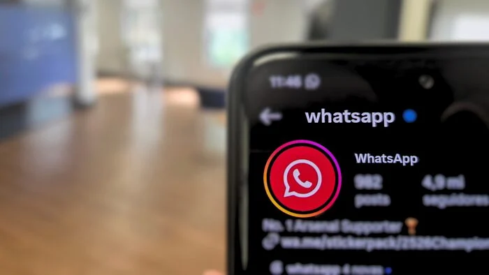 WhatsApp muda logo para vermelho e celebra título do Arsenal após 22 anos