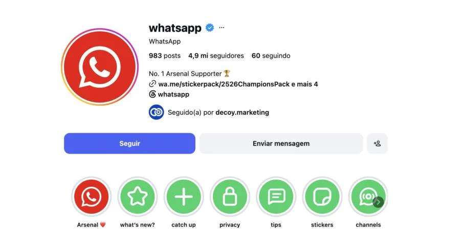 WhatsApp troca logo para vermelho em ação promocional com Arsenal após conquista
