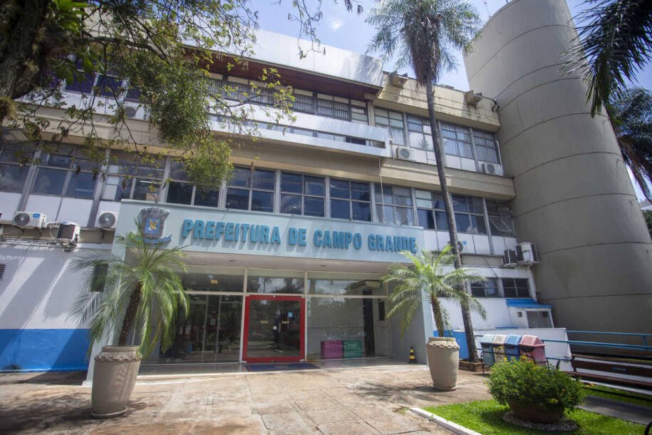 Adriane Lopes sanciona reajuste de 4,39% e gera polêmica entre servidores