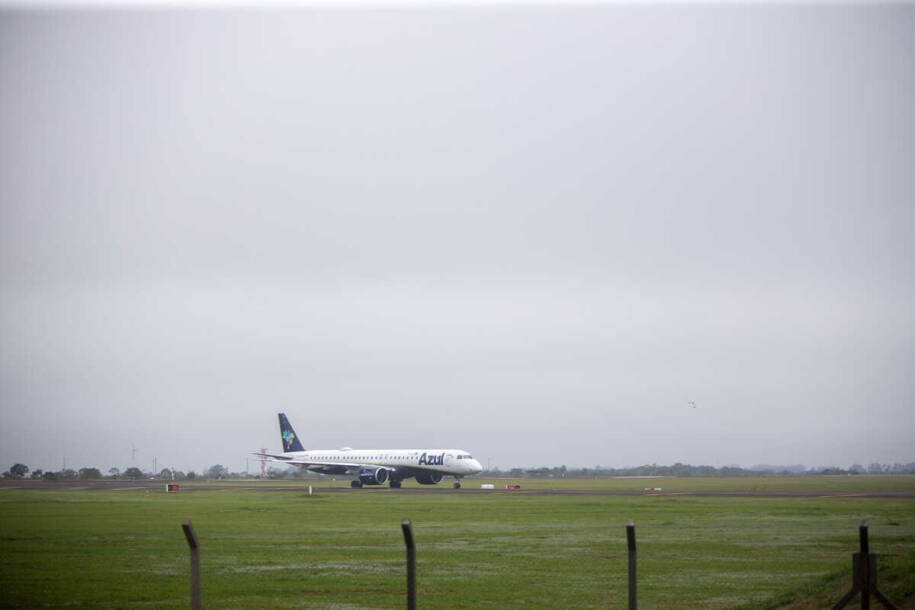 Aeroporto de Campo Grande sofre com neblina e cancela voos; 900 passageiros afetados