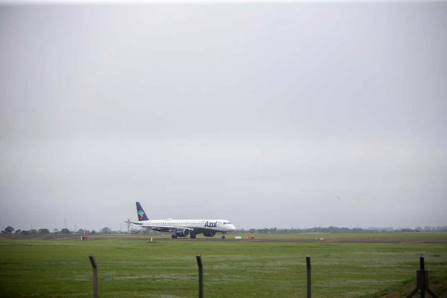 Aeroporto de Campo Grande sofre com neblina e cancela voos; 900 passageiros afetados