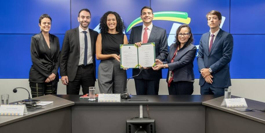 AGU assina acordo e garante posse de Flávia Medeiros após exoneração polêmica