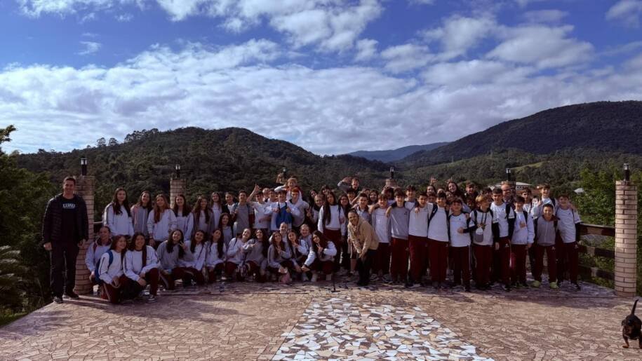 Alunos do Colégio São Luiz realizam visita marcante à Comunidade Bethânia