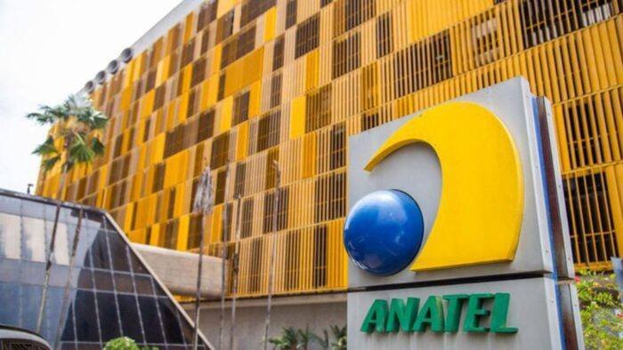 Anatel e Polícia Civil desmantelam estação clandestina de telefonia em Moema