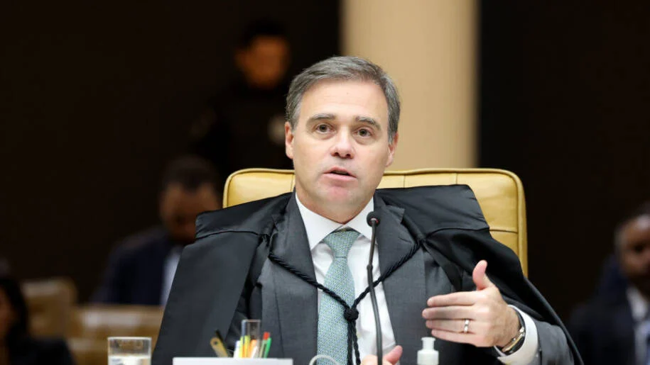 André Mendonça assume relatoria de ação da CNSaúde contra NR-1 e gera tensão