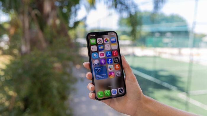 Apple lança iOS 27 e Siri AI, mas limitações criam tensão na Europa e China