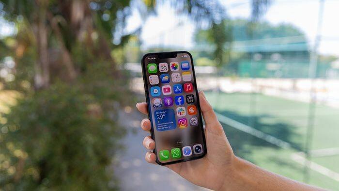Apple lança iOS 27 e Siri AI, mas limitações criam tensão na Europa e China