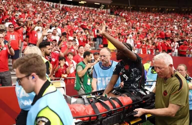 Assim Madibo recebe apoio após fratura chocante de Ismaël Koné na Copa do Mundo