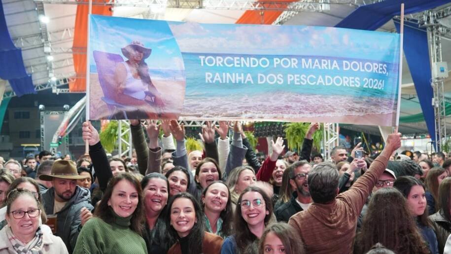 Balneário Camboriú elege Rainha dos Pescadores em festival emocionante