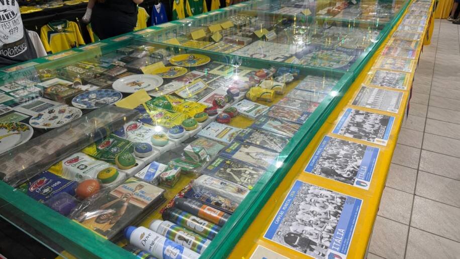 Balneário Camboriú inaugura exposição da Copa do Mundo com troca de figurinhas