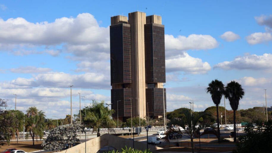 Banco Central aumenta previsão da inflação e Selic em meio a pessimismo crescente