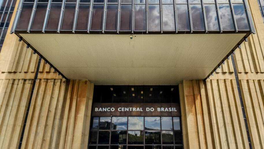 Banco Central revela déficit de US$ 3,2 bi e fuga de investimentos no Brasil