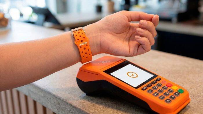 Banco Inter lança dispositivos vestíveis que revolucionam pagamentos no Brasil