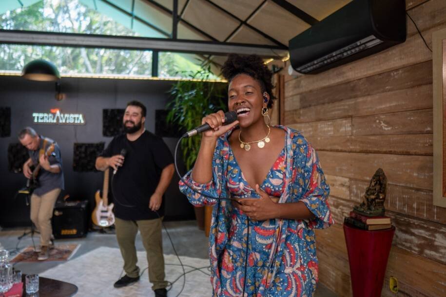 Banda TerrAvista lança série de clipes ‘Conexão Catarina’ com Dandara Manoela