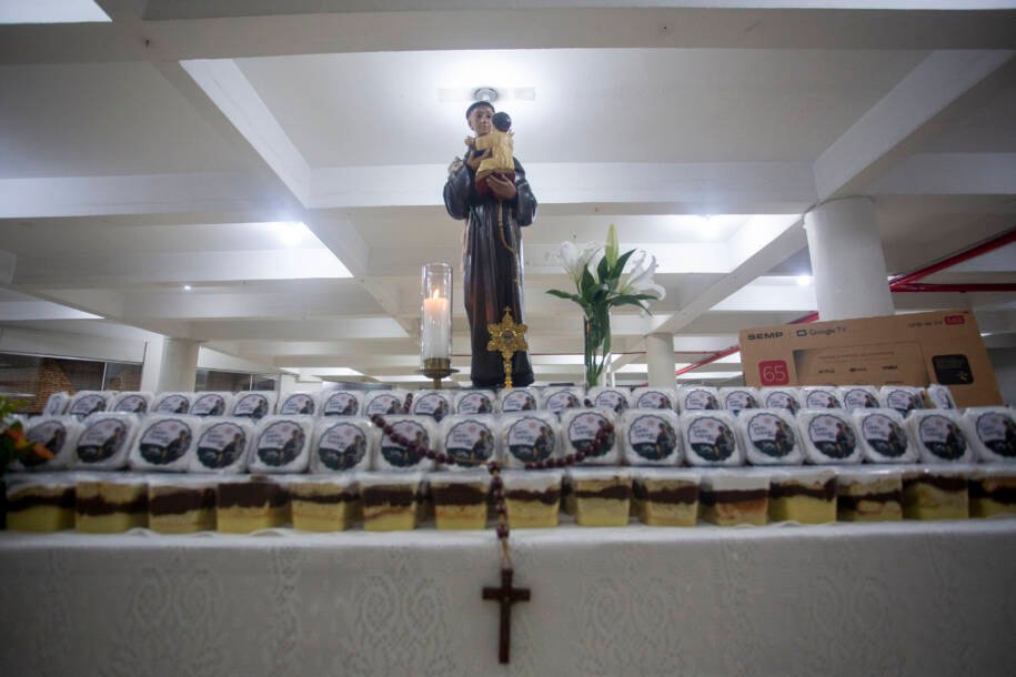 Campo Grande celebra Santo Antônio com 17 mil pedaços de bolo e 3 mil alianças