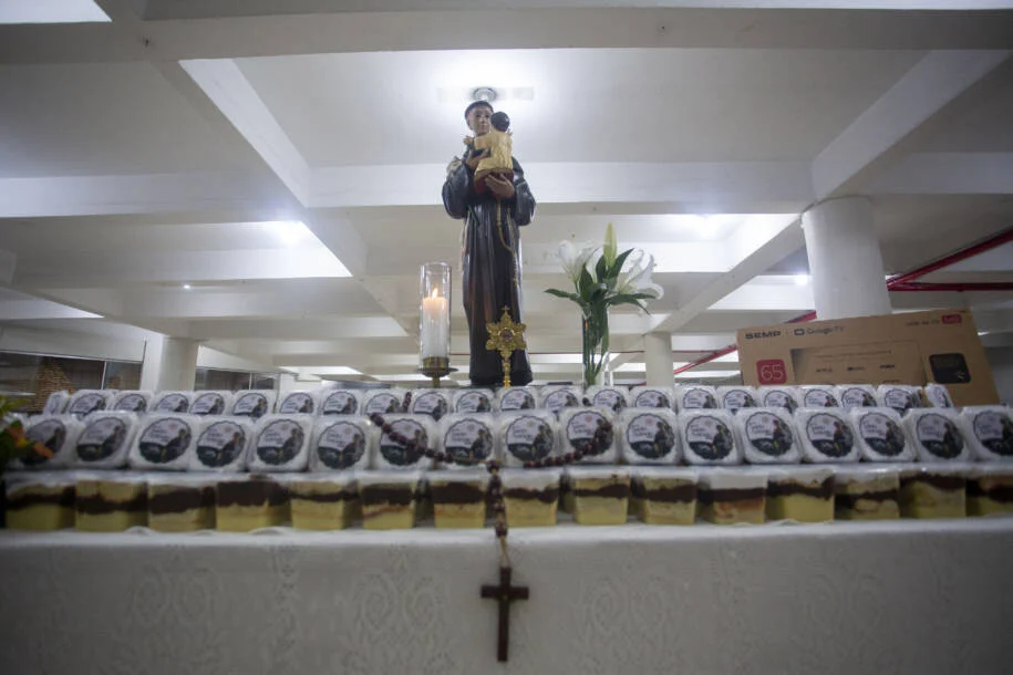 Campo Grande celebra Santo Antônio com 17 mil pedaços de bolo e 3 mil alianças