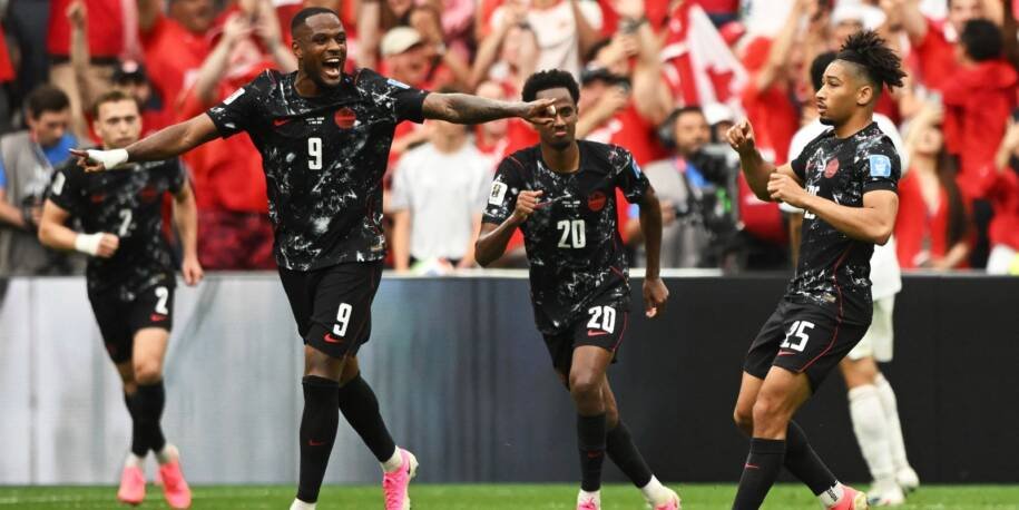 Canadá goleia Catar por 6 a 0 e Ismail Koné sofre fratura grave em jogo