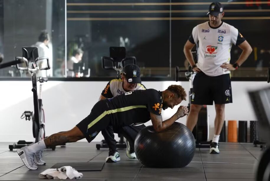 Carlo Ancelotti confirma evolução de Neymar antes de amistoso decisivo