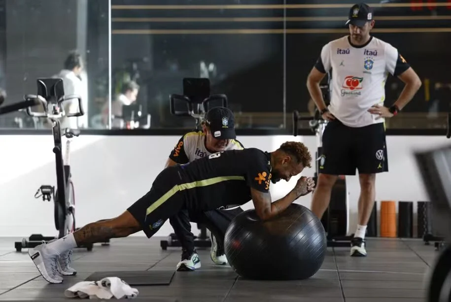 Carlo Ancelotti confirma evolução de Neymar antes de amistoso decisivo