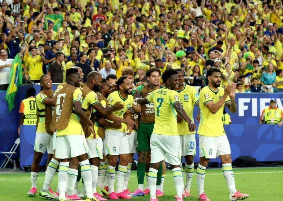 Carlo Ancelotti enfrenta desafios de pronúncia enquanto comanda Seleção Brasileira