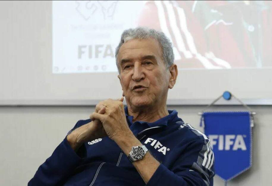 Carlos Alberto Parreira, ex-técnico da Seleção, luta contra inflamação pulmonar na UTI