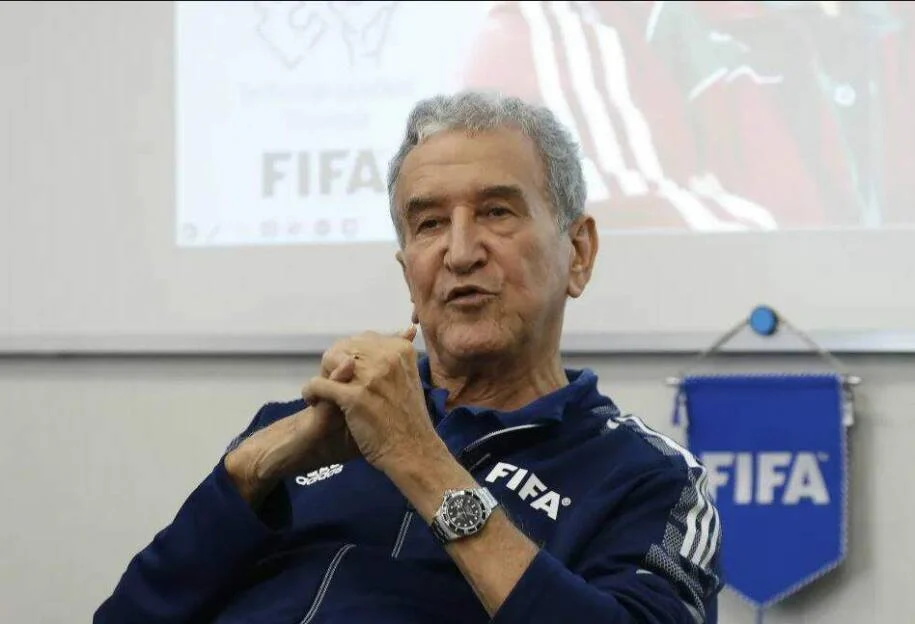 Carlos Alberto Parreira, ex-técnico da Seleção, luta contra inflamação pulmonar na UTI