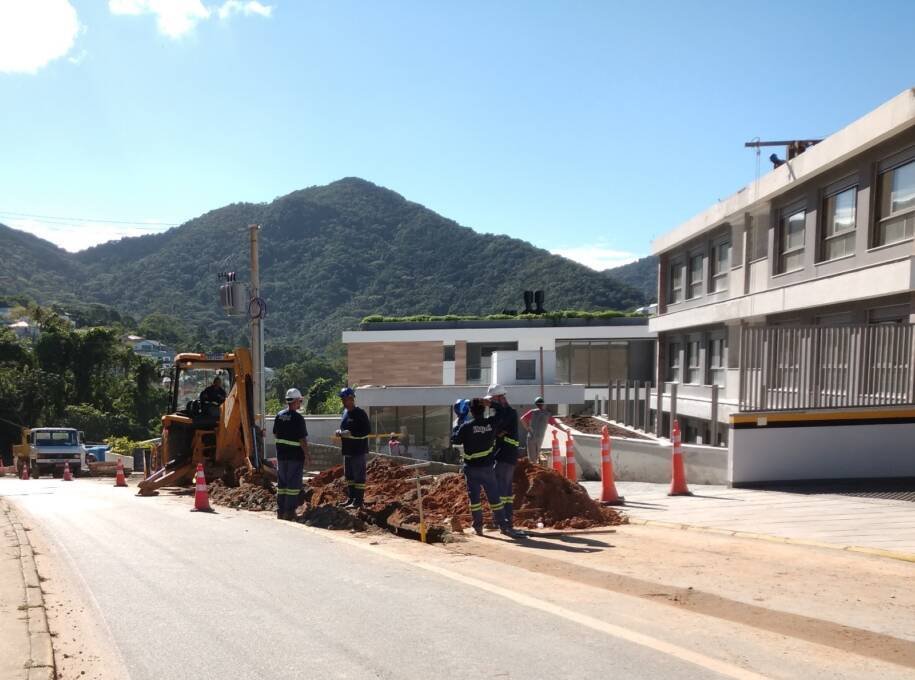 Casan inicia obras de esgoto em Cacupé e gera interdições na Estrada Haroldo Soares