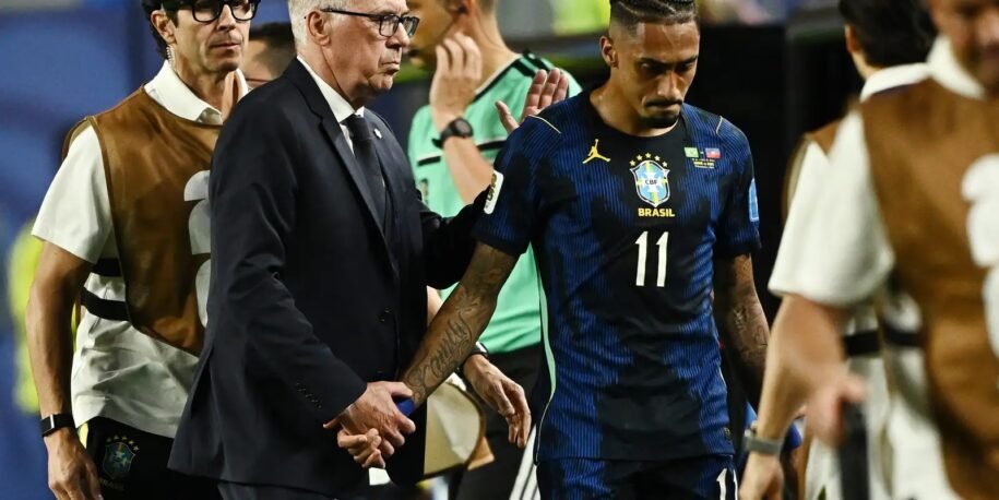 CBF confirma lesão de Raphinha e prazo de retorno é incerto para jogo contra Escócia