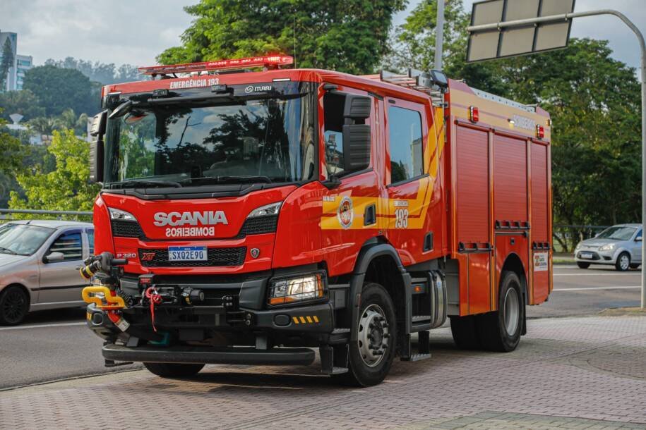 CBMSC entrega caminhão de última geração em Blumenau e revoluciona combate a incêndios