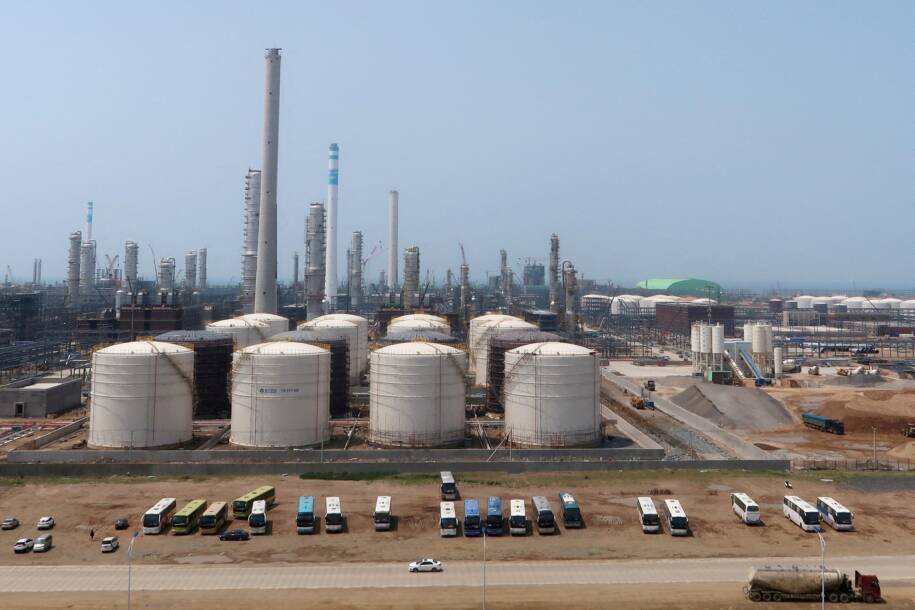 China amplia liderança no setor petroquímico enquanto Japão e Coreia do Sul enfrentam crise