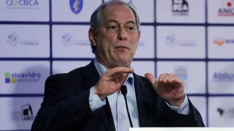 Ciro Gomes busca apoio do PL no Ceará, mas critica Bolsonaro e gera crise
