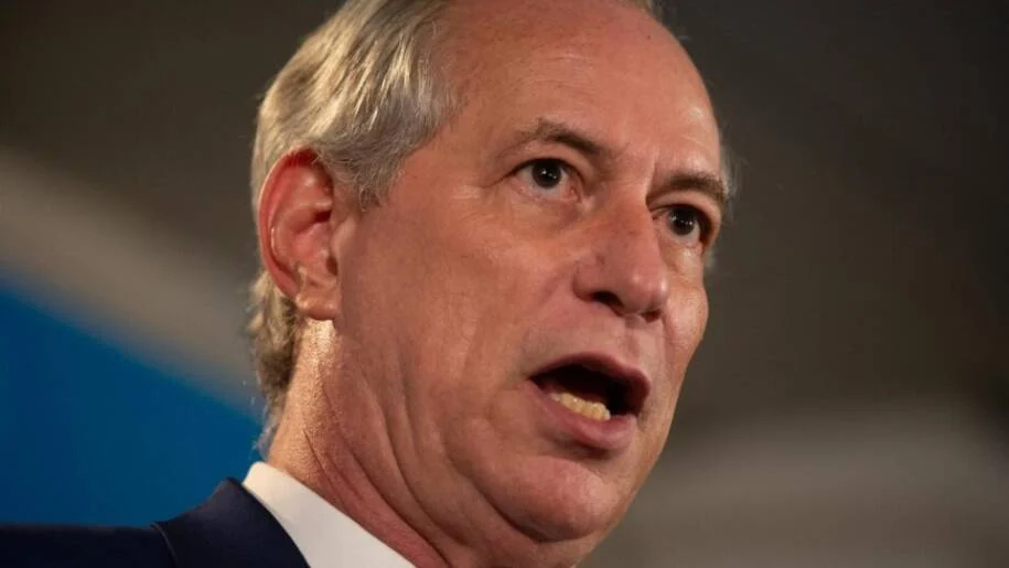Ciro Gomes defende aliança com PL e enfrenta críticas de Camilo Santana e Michelle Bolsonaro