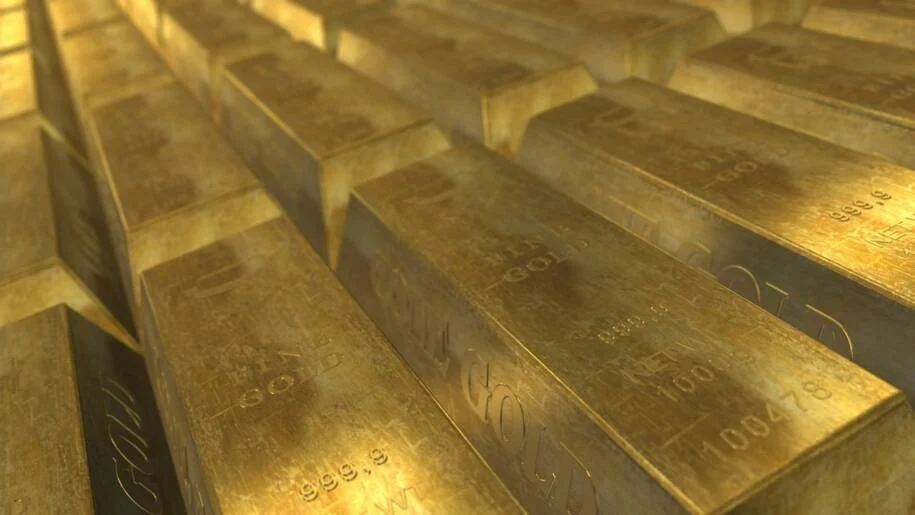 Conflito entre Irã e Israel faz ouro fechar a US$ 4.363,40 e preocupa investidores