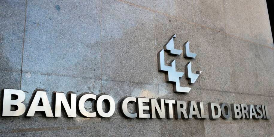 Copom reduz Selic para 14,25% e enfrenta incertezas do Oriente Médio