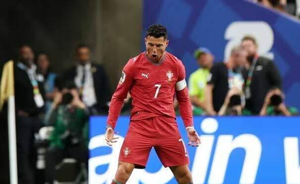 Cristiano Ronaldo faz história e critica críticos após goleada de Portugal
