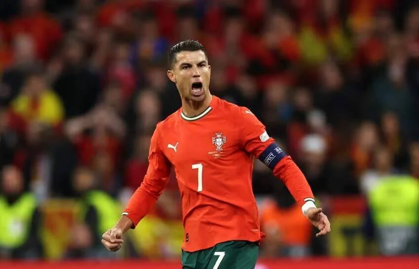Cristiano Ronaldo pede apoio da torcida na estreia de Portugal contra Congo