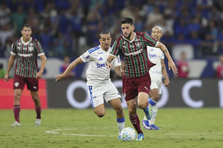 Cruzeiro empata com Fluminense no Mineirão e se despede da fase com 24 pontos