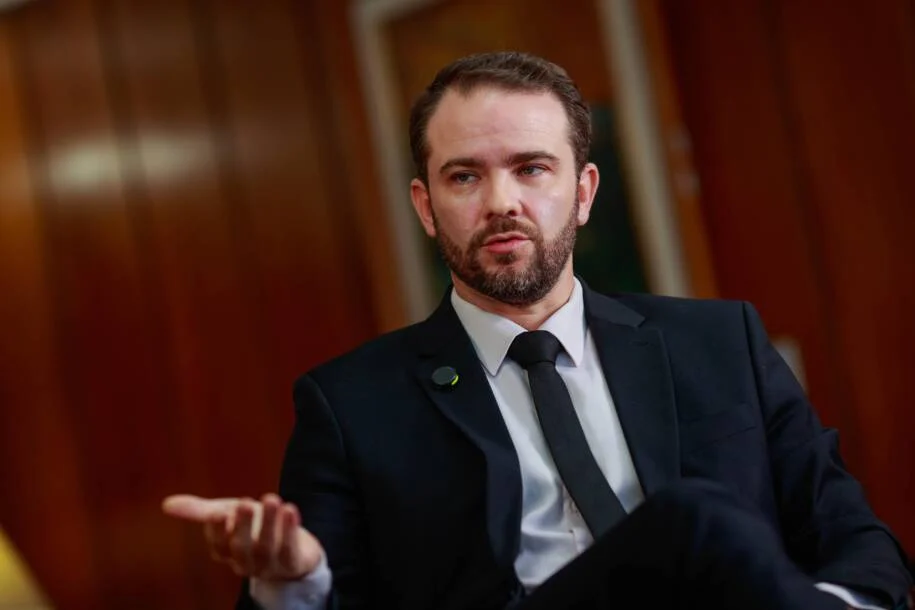 Dario Durigan alerta sobre PEC que pode aumentar IVA e gerar crise fiscal