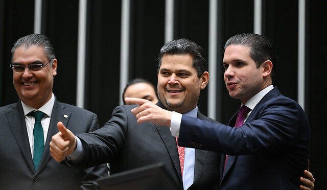 Davi Alcolumbre sinaliza tramitação lenta da PEC que acaba com escala 6x1 no Senado