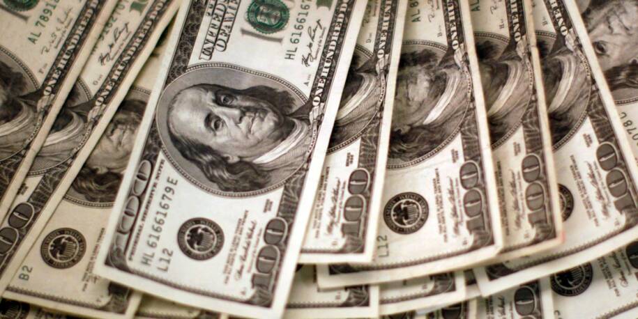 Dólar fecha a R$ 5,18 e atinge maior valor em quase três meses; Ibovespa sobe