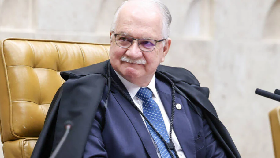 Edson Fachin adia julgamento sobre vínculo empregatício de motoristas de aplicativo