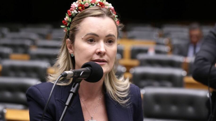 Eduardo Bolsonaro defende Júlia Zanatta como vice de Flávio Bolsonaro e gera polêmica